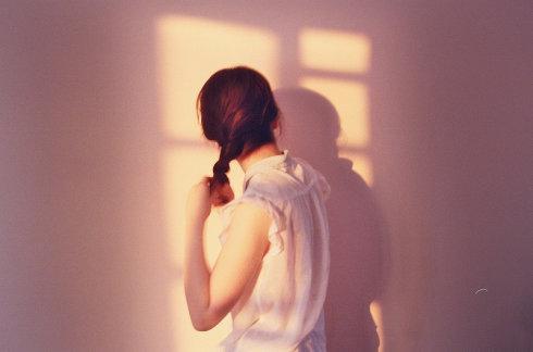 素颜霜的正确使用方法，怎么正确的使用素颜霜（涂抹素颜霜之前应该做什么）