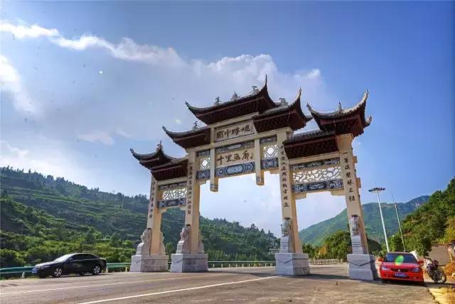 贵阳哪里适合情侣旅游，去贵阳郊外寻一处民俗村