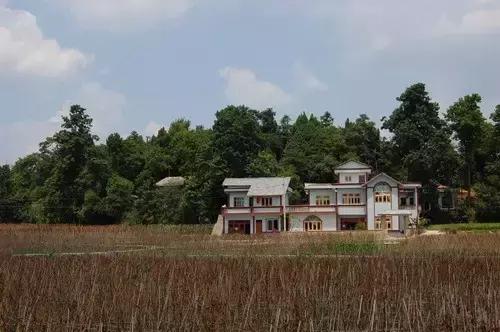 贵阳哪里适合情侣旅游，去贵阳郊外寻一处民俗村