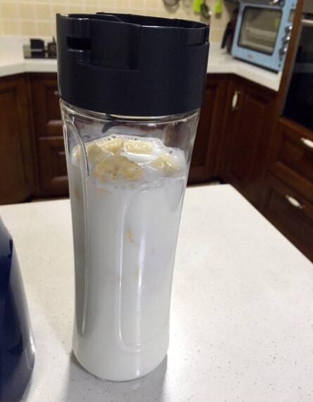 如何制作蓝莓果汁，蓝莓女生的最爱-蓝莓奶昔的独家做法