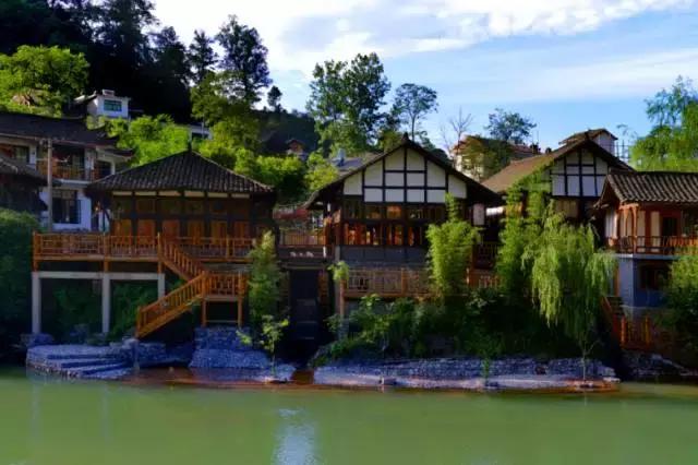 贵阳哪里适合情侣旅游，去贵阳郊外寻一处民俗村