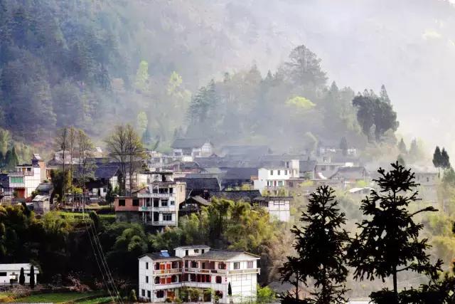 贵阳哪里适合情侣旅游，去贵阳郊外寻一处民俗村