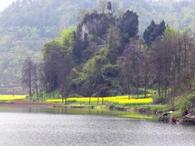 贵阳哪里适合情侣旅游，去贵阳郊外寻一处民俗村