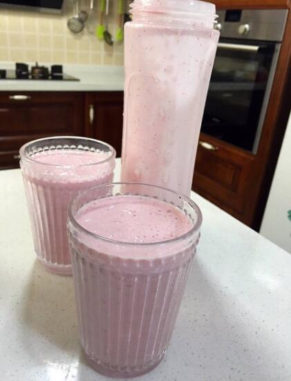 如何制作蓝莓果汁，蓝莓女生的最爱-蓝莓奶昔的独家做法