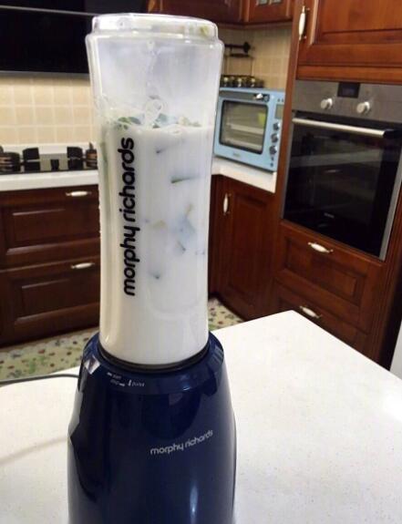 如何制作蓝莓果汁，蓝莓女生的最爱-蓝莓奶昔的独家做法