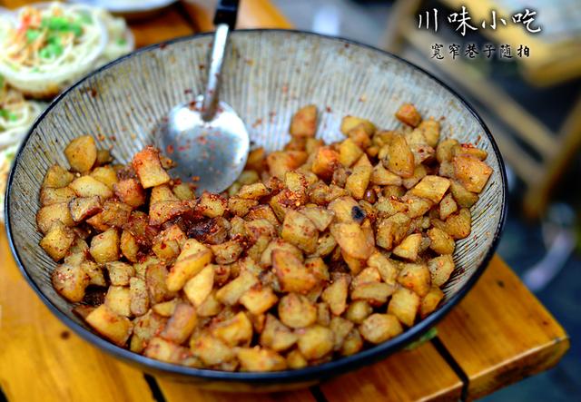 宽窄巷子的特色，宽窄巷子的特色美食（宽窄巷子的美食）