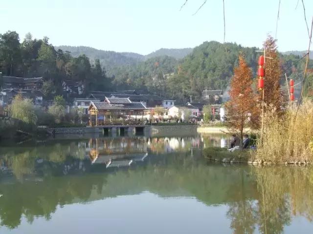 贵阳哪里适合情侣旅游，去贵阳郊外寻一处民俗村