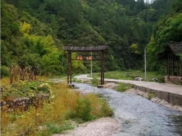 贵阳哪里适合情侣旅游，去贵阳郊外寻一处民俗村