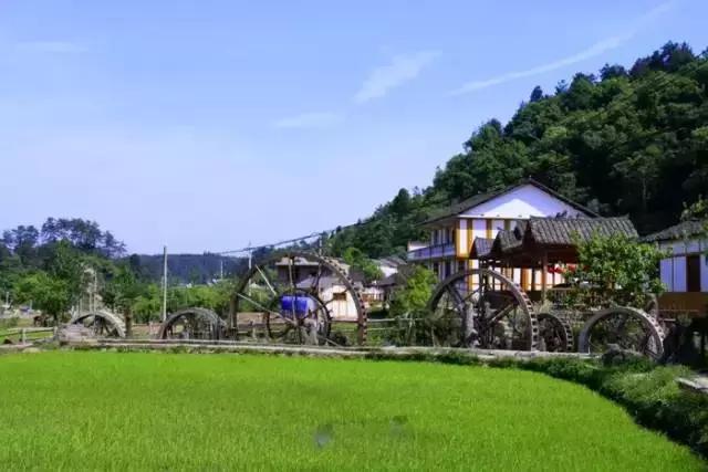 贵阳哪里适合情侣旅游，去贵阳郊外寻一处民俗村