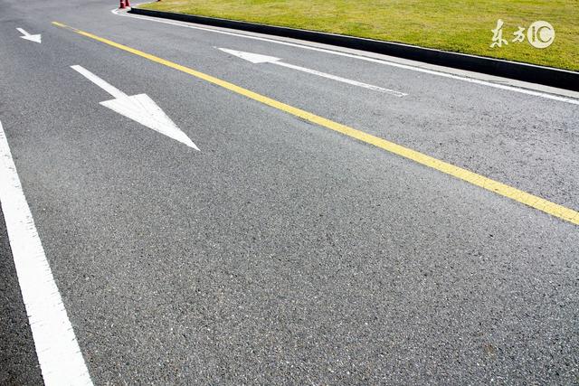 人行道可以掉头吗，人行道不能掉头吗（调头是在斑马线里还是过了斑马线）