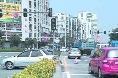 人行道可以掉头吗，人行道不能掉头吗（调头是在斑马线里还是过了斑马线）