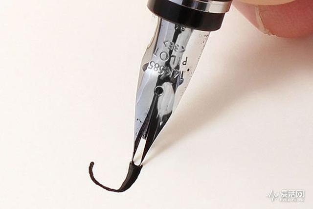 最好用的几款钢笔，那些无用的文具