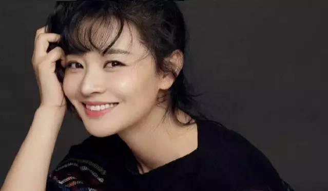张嘉译有几个妻子，张嘉译的历任妻子（张嘉译的老婆是她）