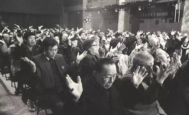 悼念天才诗人海子，谢冕忆海子：从明天起