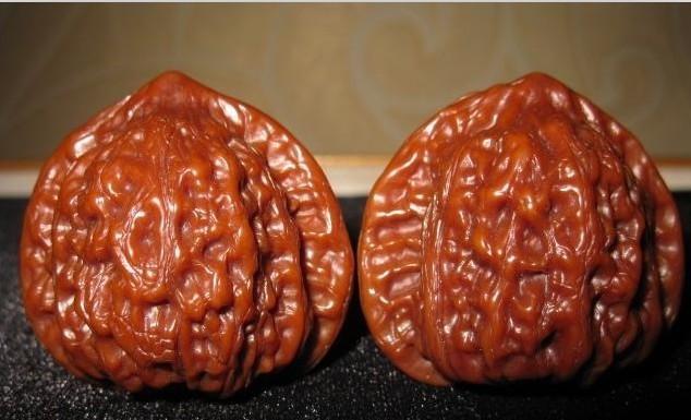 文玩核桃白狮子头成果，认识文玩核桃之白狮子头