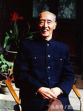 著名的爱国诗人闻一多，闻一多读书