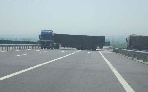 人行道可以掉头吗，人行道不能掉头吗（调头是在斑马线里还是过了斑马线）