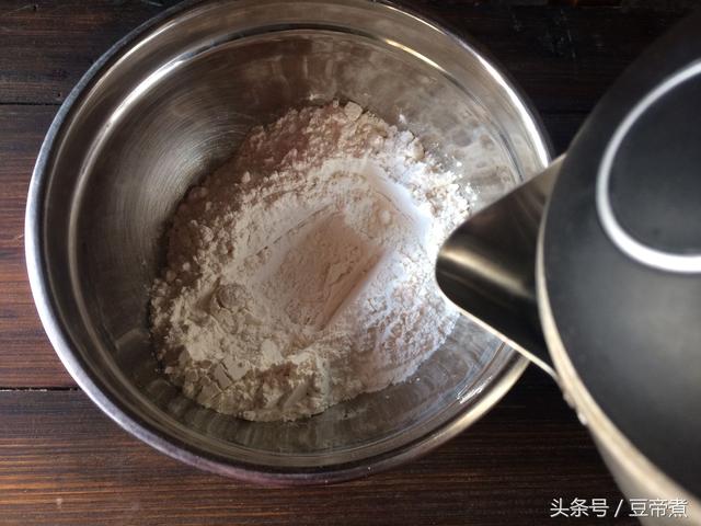 葱油卷饼的做法，用葱油饼还原儿时记忆中的美味