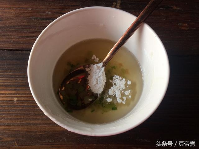 葱油卷饼的做法，用葱油饼还原儿时记忆中的美味