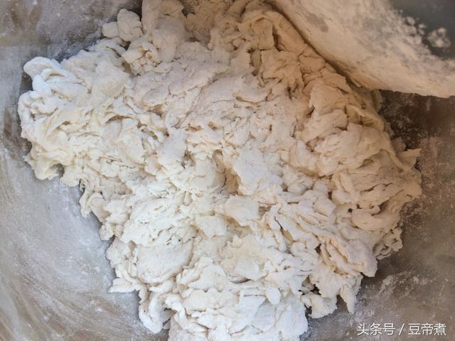 葱油卷饼的做法，用葱油饼还原儿时记忆中的美味