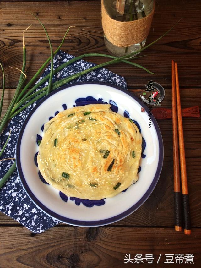葱油卷饼的做法，用葱油饼还原儿时记忆中的美味