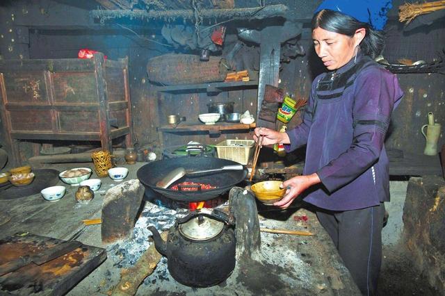 丽江什么族最多，丽江是纳西族和什么族聚居地区（云南丽江火车站“语言教师”提供多式服务）