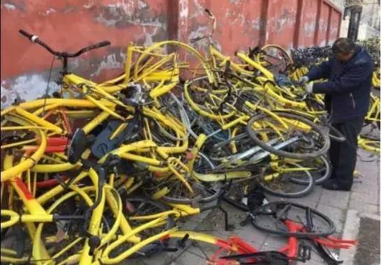 小黄车骑完怎么锁，小黄车怎么暂时锁车（教你使用小黄车新型智能锁）