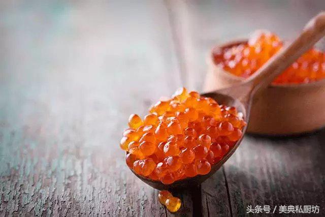 即食深海鱼子酱可以怎么吃，鱼子酱与食物这样搭配更让人无法抗拒