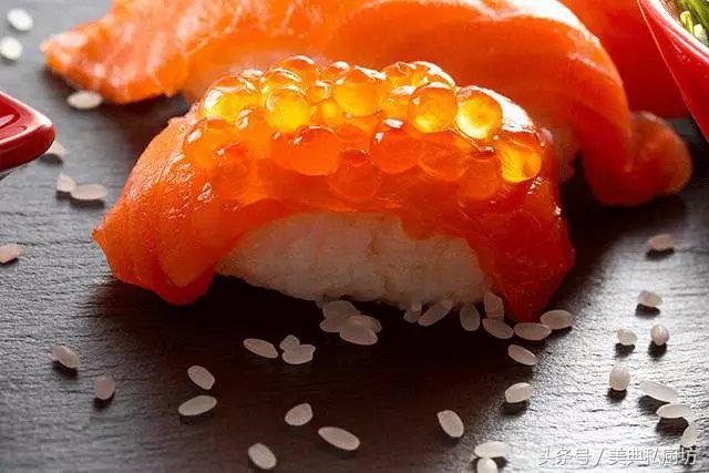 即食深海鱼子酱可以怎么吃，鱼子酱与食物这样搭配更让人无法抗拒