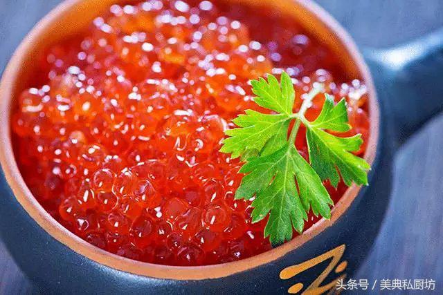 即食深海鱼子酱可以怎么吃，鱼子酱与食物这样搭配更让人无法抗拒