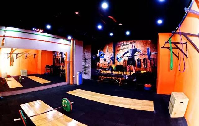 日本健身房的价格表，日本宅男健身（火爆的日本Curves女性老人健身房）