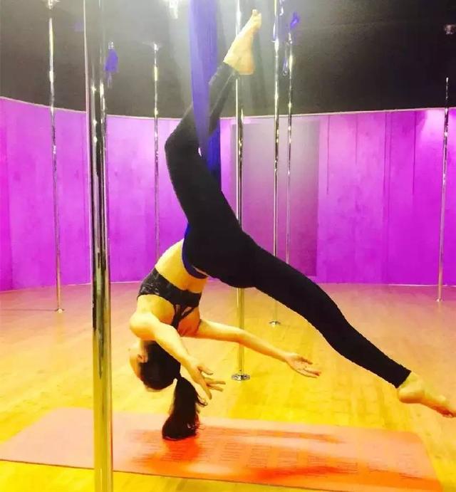 日本健身房的价格表，日本宅男健身（火爆的日本Curves女性老人健身房）