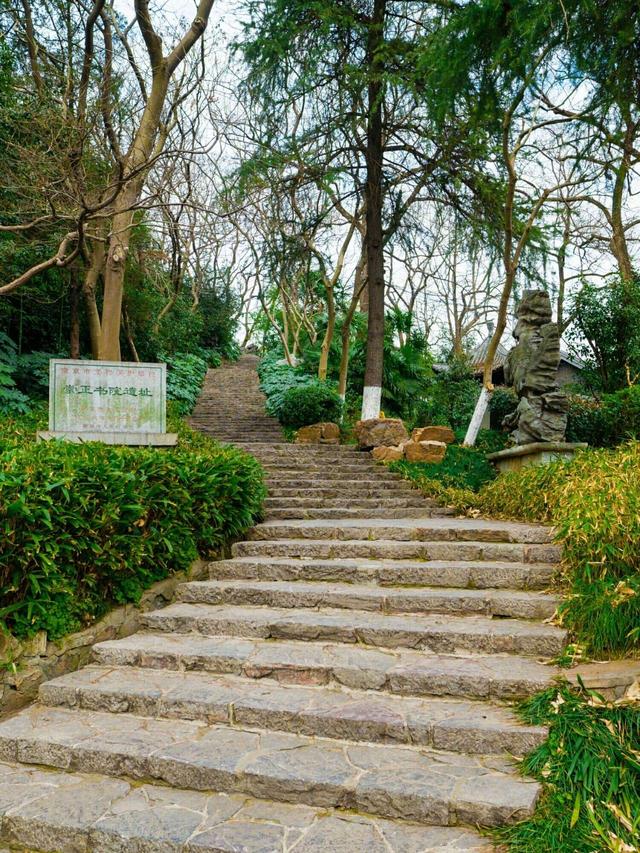 南京有什么玩的，南京最值得玩的景点有哪些免费的（南京6个很美的旅行地）