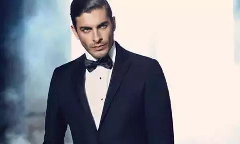 男士正装的标准，男士西装着装要求以及禁忌（男士西装的穿着礼仪）