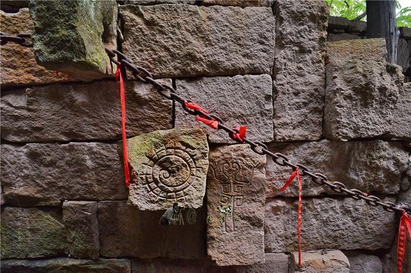 青石山一日游，神龙山上朝圣道