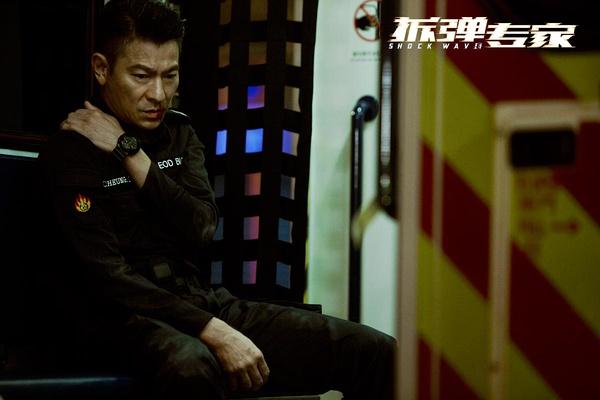 刘德华拆弹票房多少，刘德华不被看好的拆弹专家凭啥赢下五一票房大战