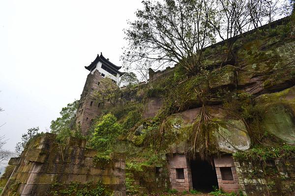 青石山一日游，神龙山上朝圣道