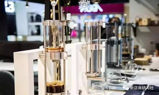 一点点奶茶排队2小时秘密，看上去那么low的一点点奶茶