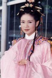 老版包青天里的展昭恋情，她是包青天中痴恋展昭的白雪梅