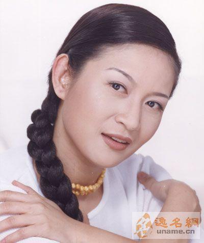 老版包青天里的展昭恋情，她是包青天中痴恋展昭的白雪梅