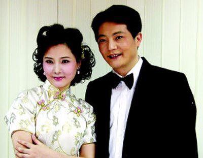 何赛飞多大年龄，何赛飞老公个人资料简介