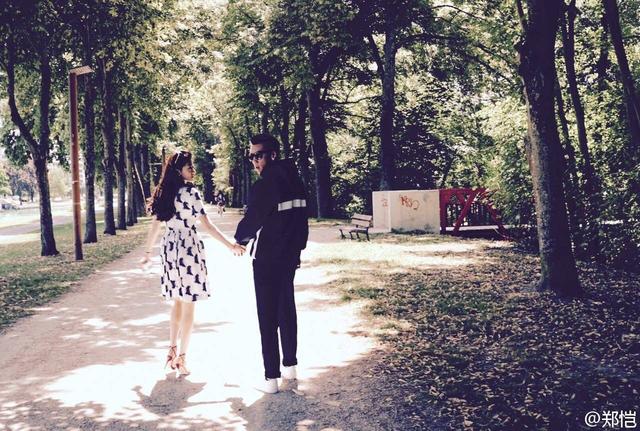 郑恺前女友程晓玥秀恩爱，郑恺晒女友程晓玥美照