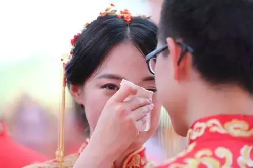 黄磊一家有多美，相爱22年生3个孩子