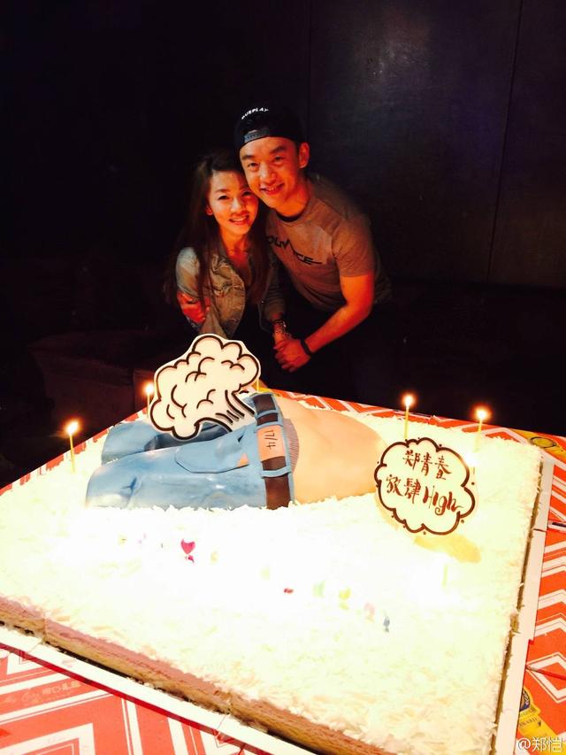 郑恺前女友程晓玥秀恩爱，郑恺晒女友程晓玥美照