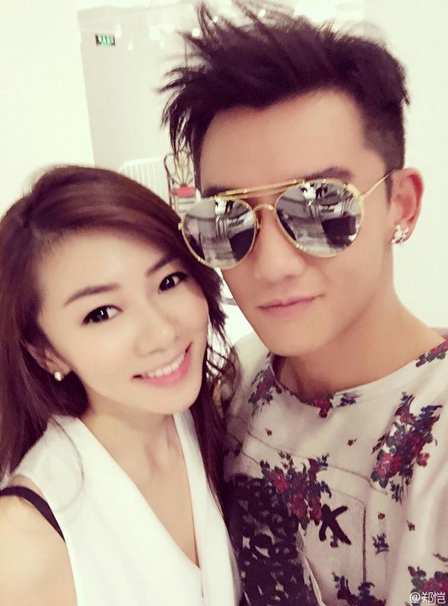 郑恺前女友程晓玥秀恩爱，郑恺晒女友程晓玥美照