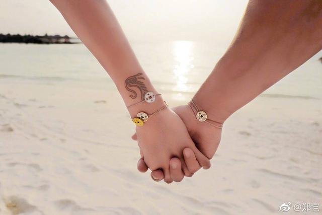 郑恺前女友程晓玥秀恩爱，郑恺晒女友程晓玥美照