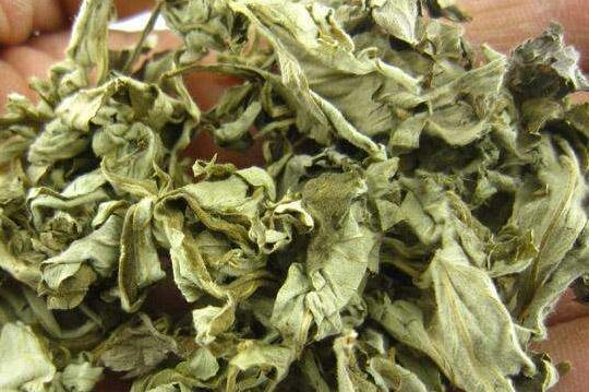 干艾草泡脚有什么作用，艾草泡脚对身体有哪些好处