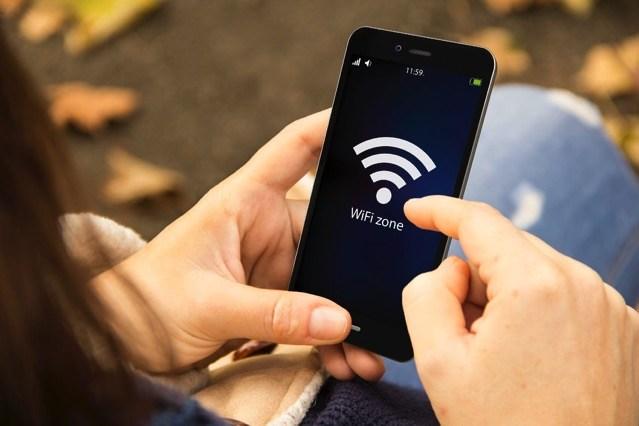 iphone怎么查看连接到wifi密码，让iPhone自动显示WiFi名称密码一键分享至其他使用者