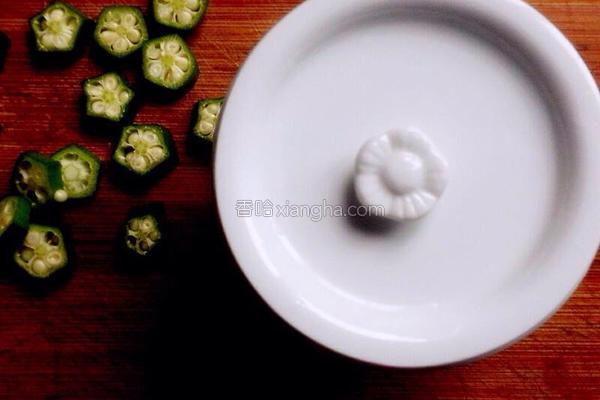 秋葵的凉拌做法，秋葵怎么凉拌才好吃家常做法（5分钟就能做好的凉拌秋葵）
