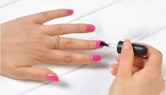 自己在家如何做美甲详细教程，到底是先加固还是先封层